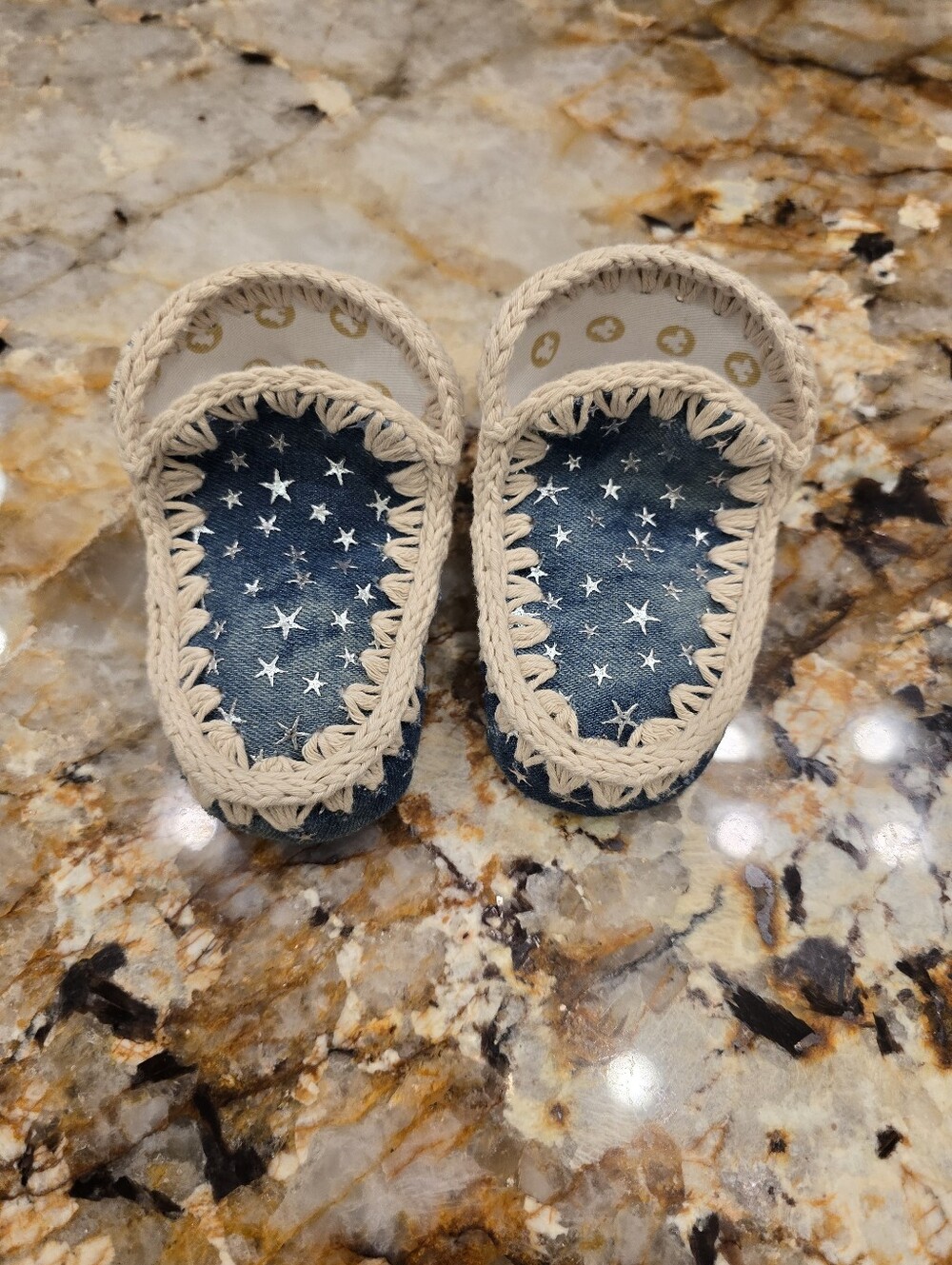 Mou Eskimo infant denim moccasin booties Crochet Stitch Stars Blue